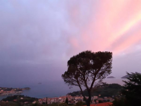 IL MARE NEL BOSCO appartamento con terrazza nella natura, vista mare, Lerici e isole